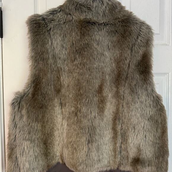 Elle Faux Fur Vest in Gray Size Large Boho Statement Festival Style - Picture 5 of 5